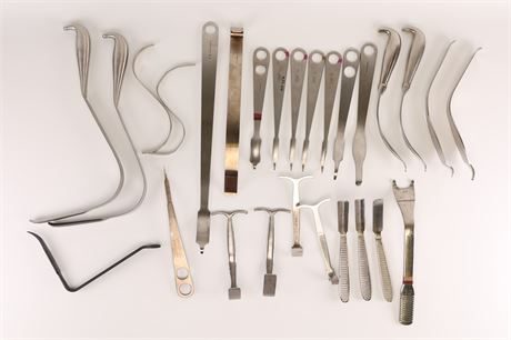 Lot of Assorted Retractors