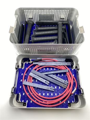 Invuity Eikon LT Illuminated Retractor System