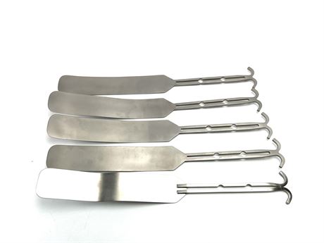 V. Mueller Dixon Retractor Malleable Center Blades