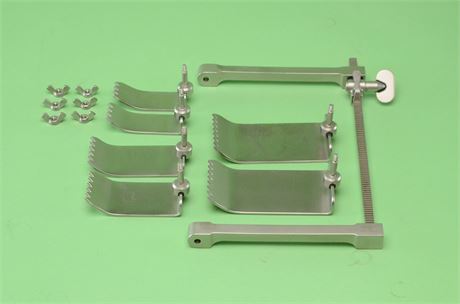 V. Mueller Scoville Retractor Set