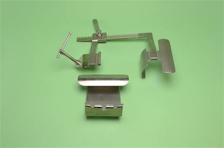 IMA Takedown Retractor