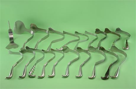 Assorted Harrington Retractors