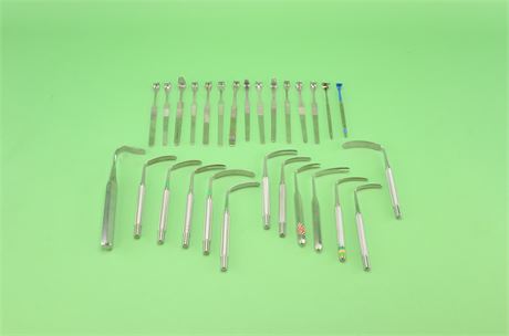 Assorted Cottle & Sewall Retractors