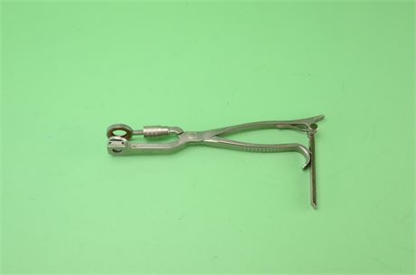 Howmedica Patellar Clamp